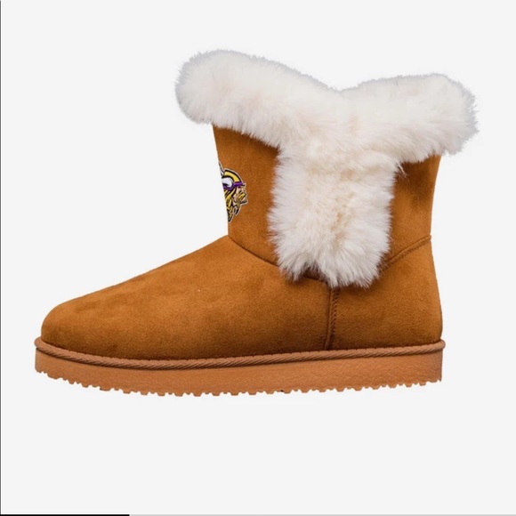 MINNESOTA VIKINGS WOMENS WHITE FUR BOOTS with defect right boot -see photos F14 - Picture 2 of 11